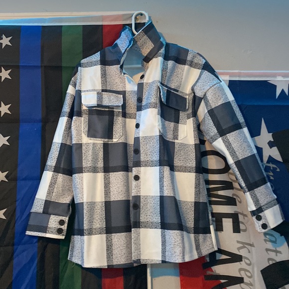 Shacket - Picture 3 of 3